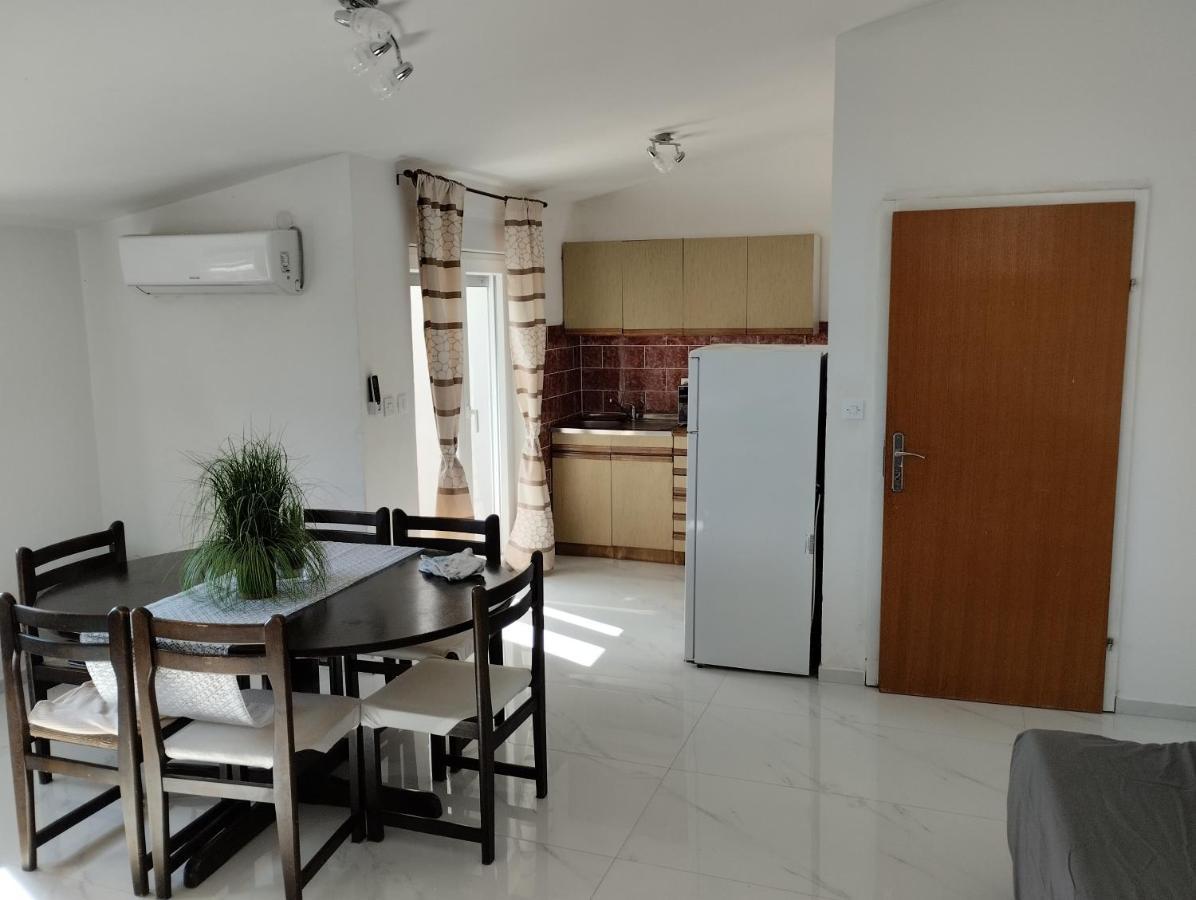 Braco Apartments By The Sea With A Sea View Zaboric Esterno foto